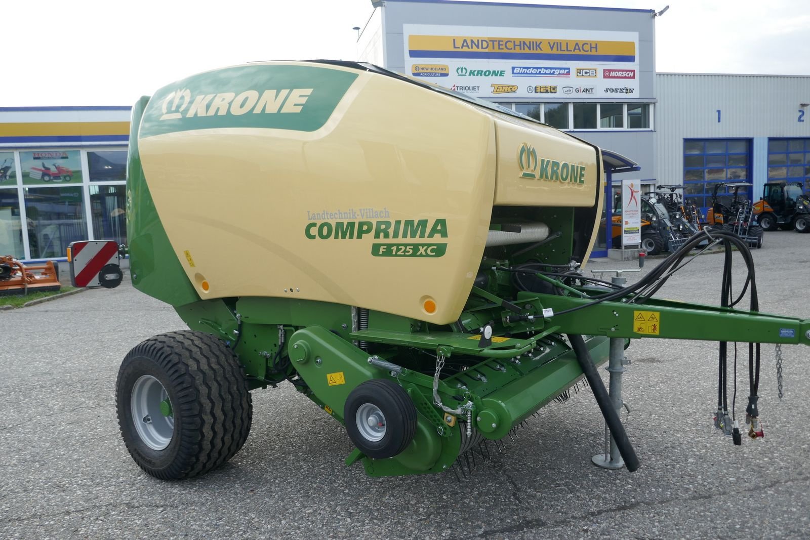Rundballenpresse Türe ait Krone Comprima F 125 XC, Gebrauchtmaschine içinde Villach (resim 1)