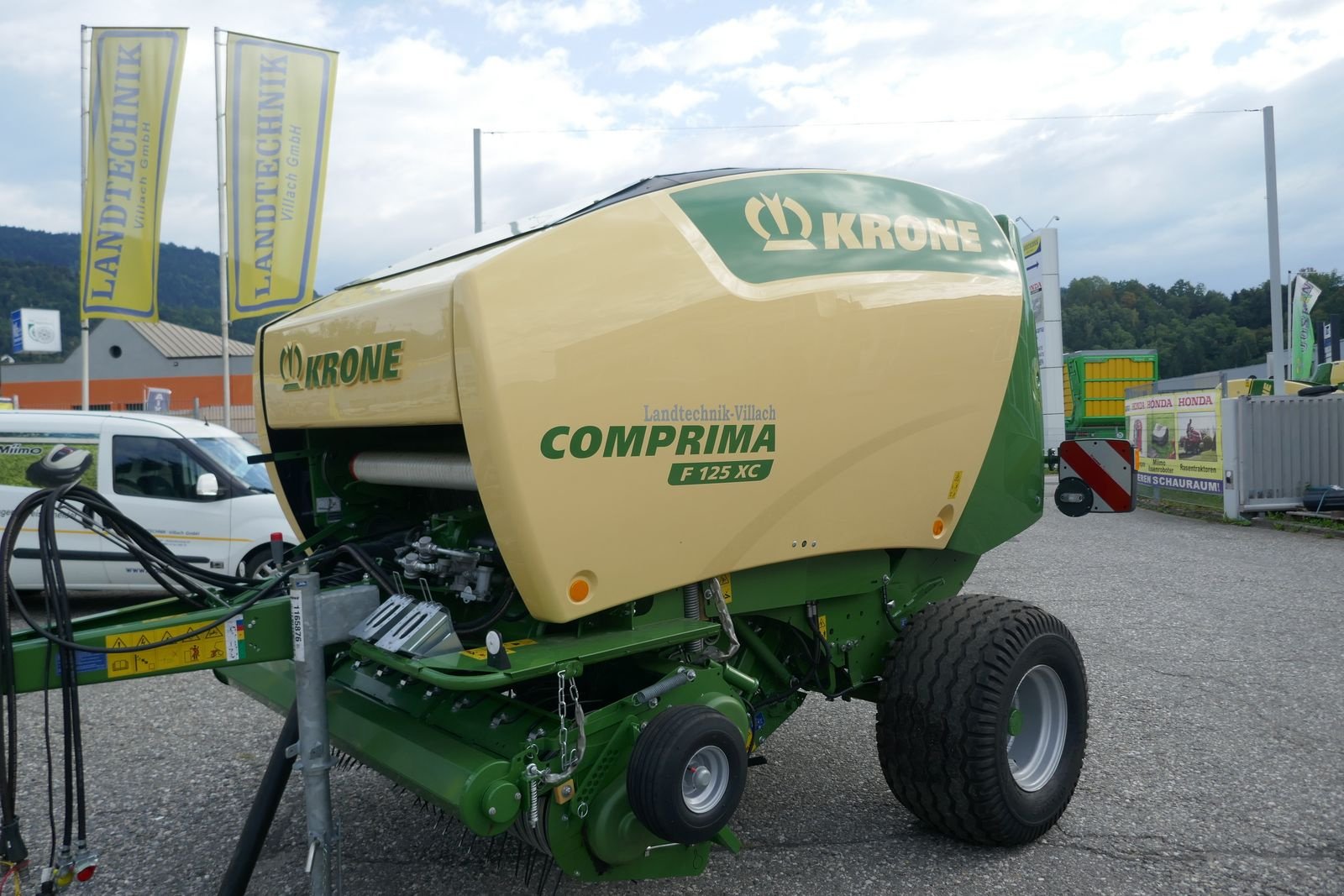 Rundballenpresse Türe ait Krone Comprima F 125 XC, Gebrauchtmaschine içinde Villach (resim 2)
