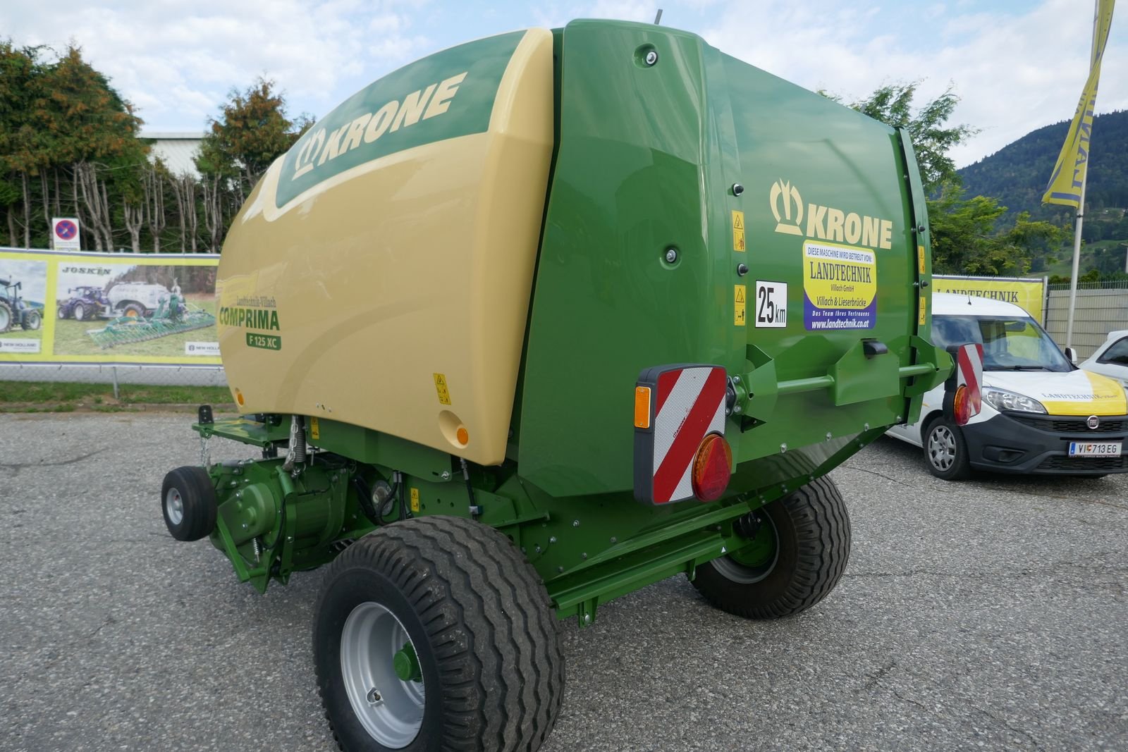 Rundballenpresse Türe ait Krone Comprima F 125 XC, Gebrauchtmaschine içinde Villach (resim 8)