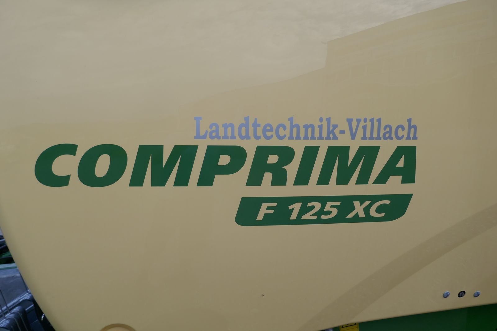 Rundballenpresse Türe ait Krone Comprima F 125 XC, Gebrauchtmaschine içinde Villach (resim 3)