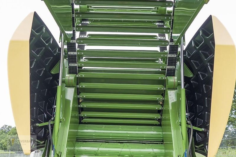 Rundballenpresse a típus Krone Comprima F 155 XC, Neumaschine ekkor: Fischbach/Clervaux (Kép 4)