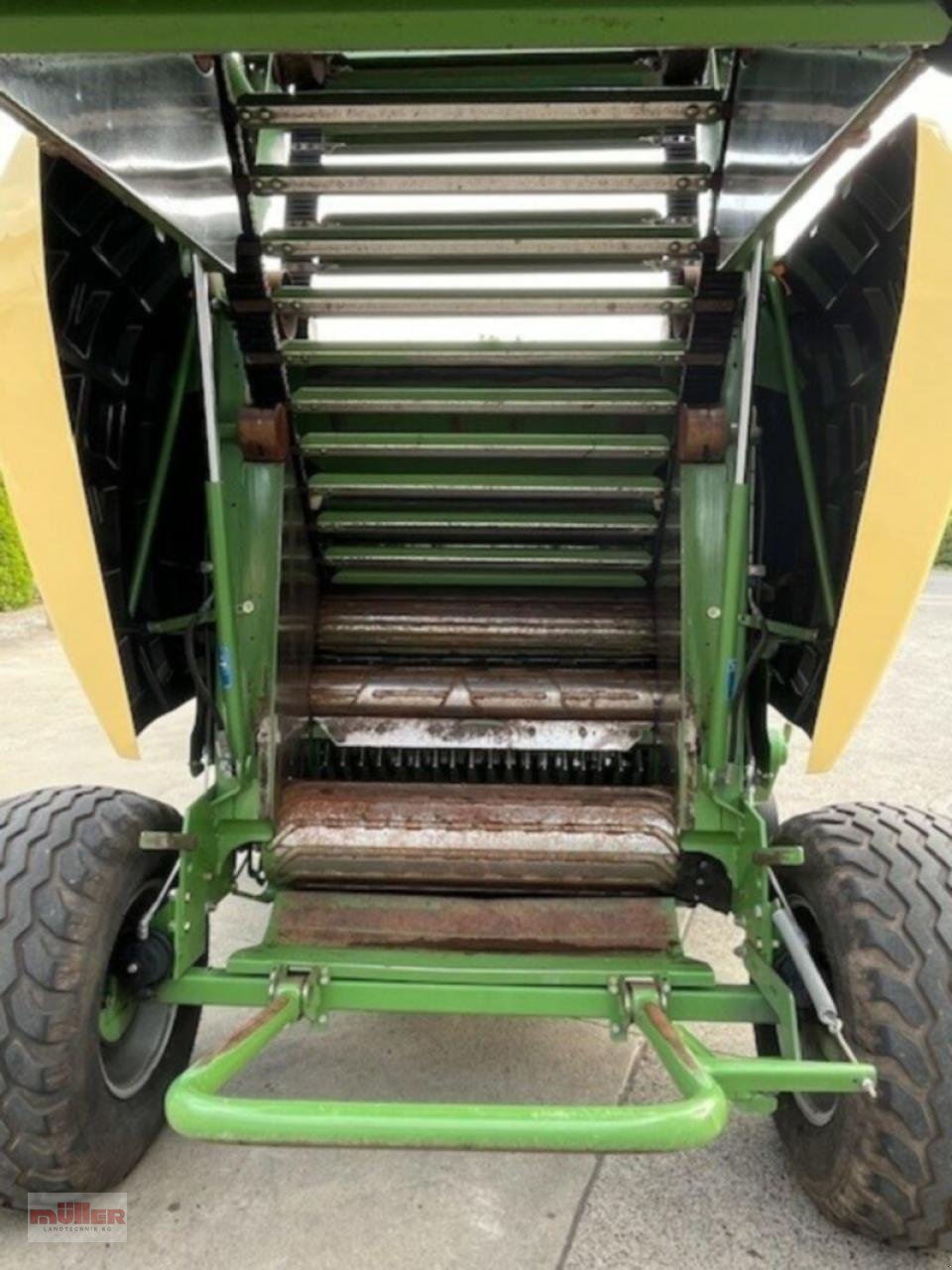 Rundballenpresse des Typs Krone Comprima F 155 XC, Gebrauchtmaschine in Holzhausen (Bild 3)