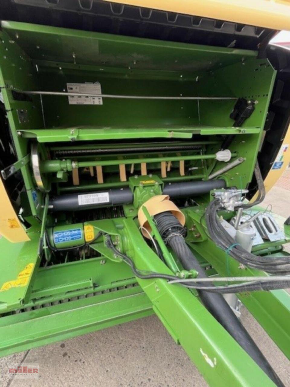 Rundballenpresse des Typs Krone Comprima F 155 XC, Gebrauchtmaschine in Holzhausen (Bild 4)