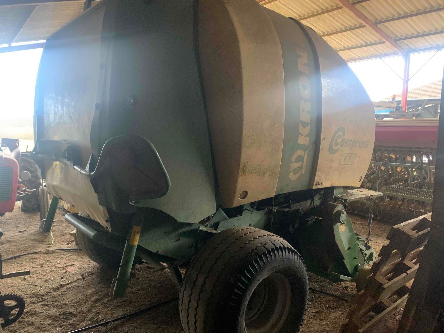 Rundballenpresse del tipo Krone COMPRIMA F 155, Gebrauchtmaschine en L'Isle-en-Dodon (Imagen 4)