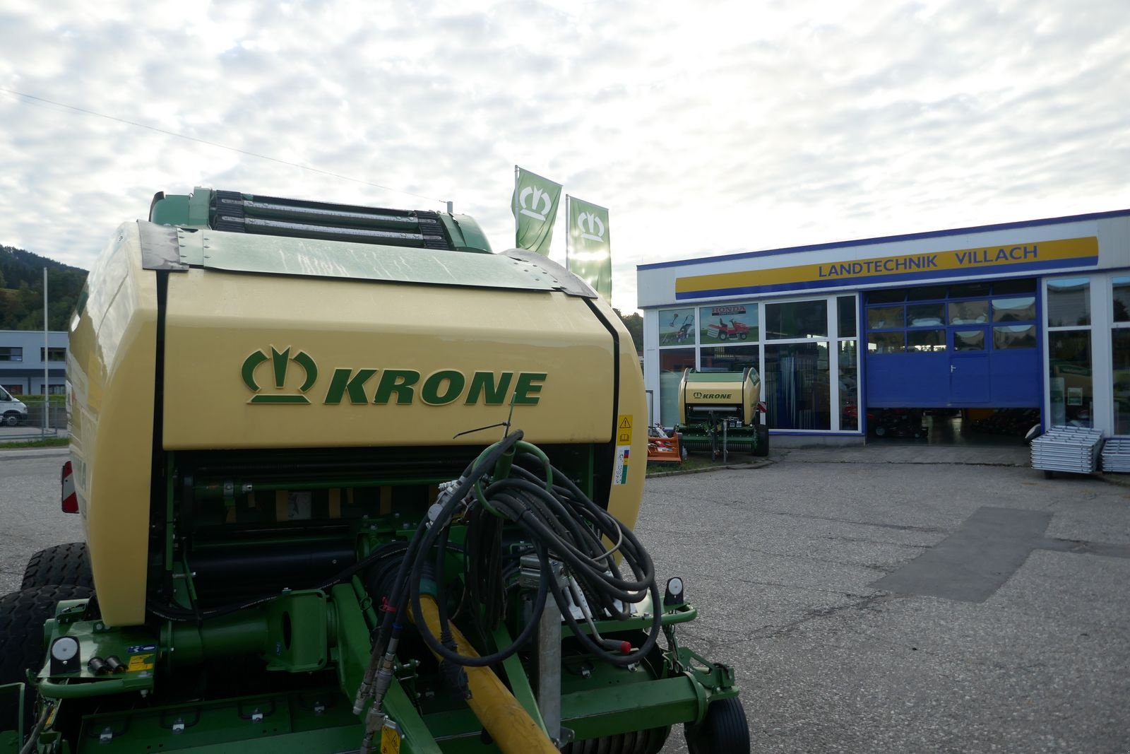 Rundballenpresse типа Krone Comprima V 150 XC Plus, Gebrauchtmaschine в Villach (Фотография 16)