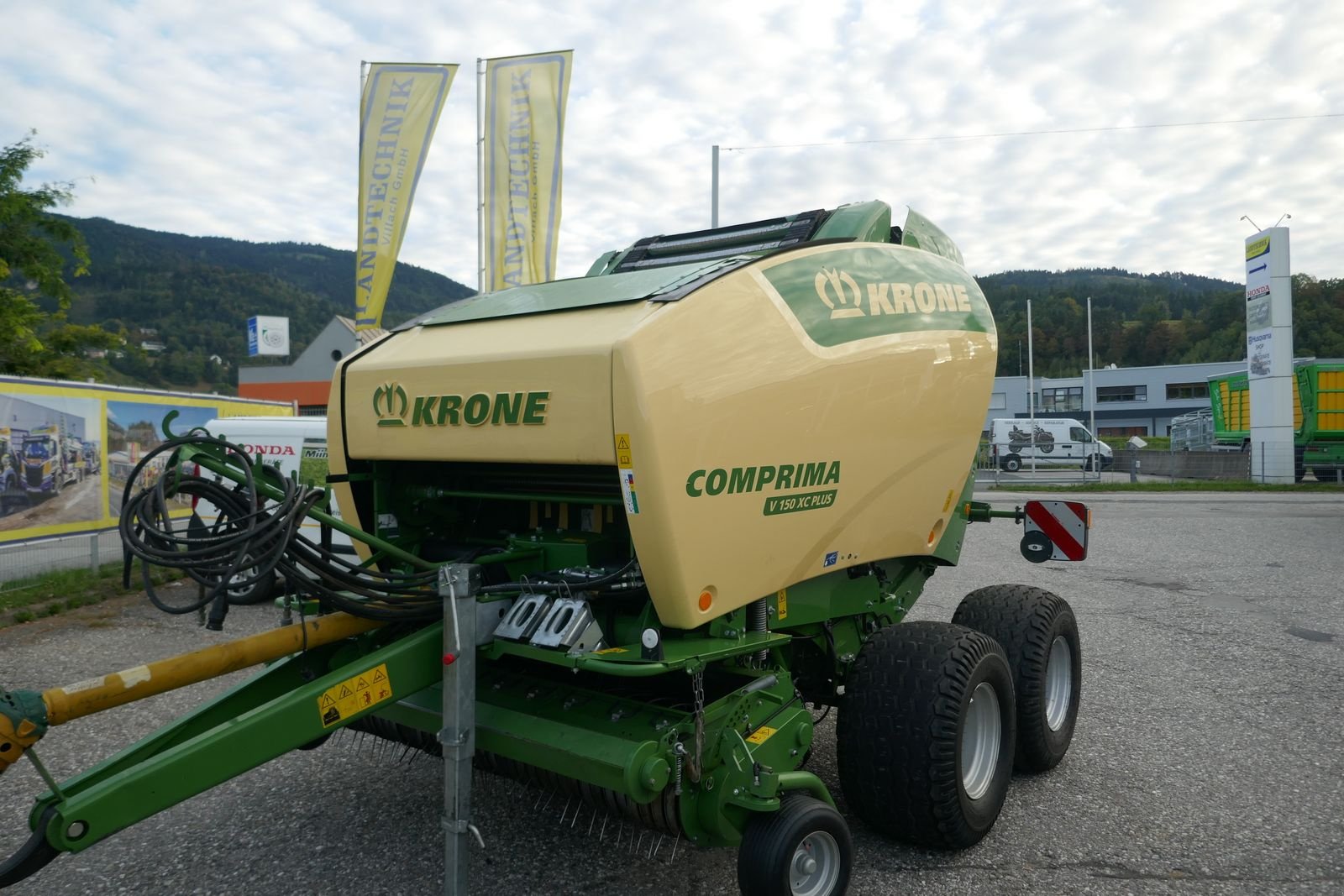 Rundballenpresse типа Krone Comprima V 150 XC Plus, Gebrauchtmaschine в Villach (Фотография 2)