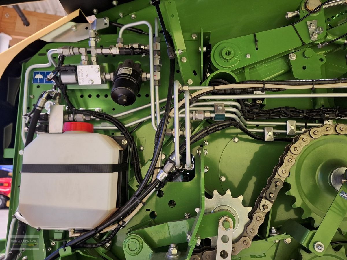 Rundballenpresse des Typs Krone Comprima V 150 XC PLUS, Neumaschine in Gampern (Bild 20)