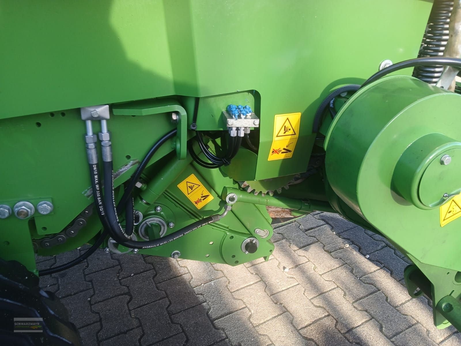 Rundballenpresse des Typs Krone Comprima V 150 XC, Gebrauchtmaschine in Aurolzmünster (Bild 11)