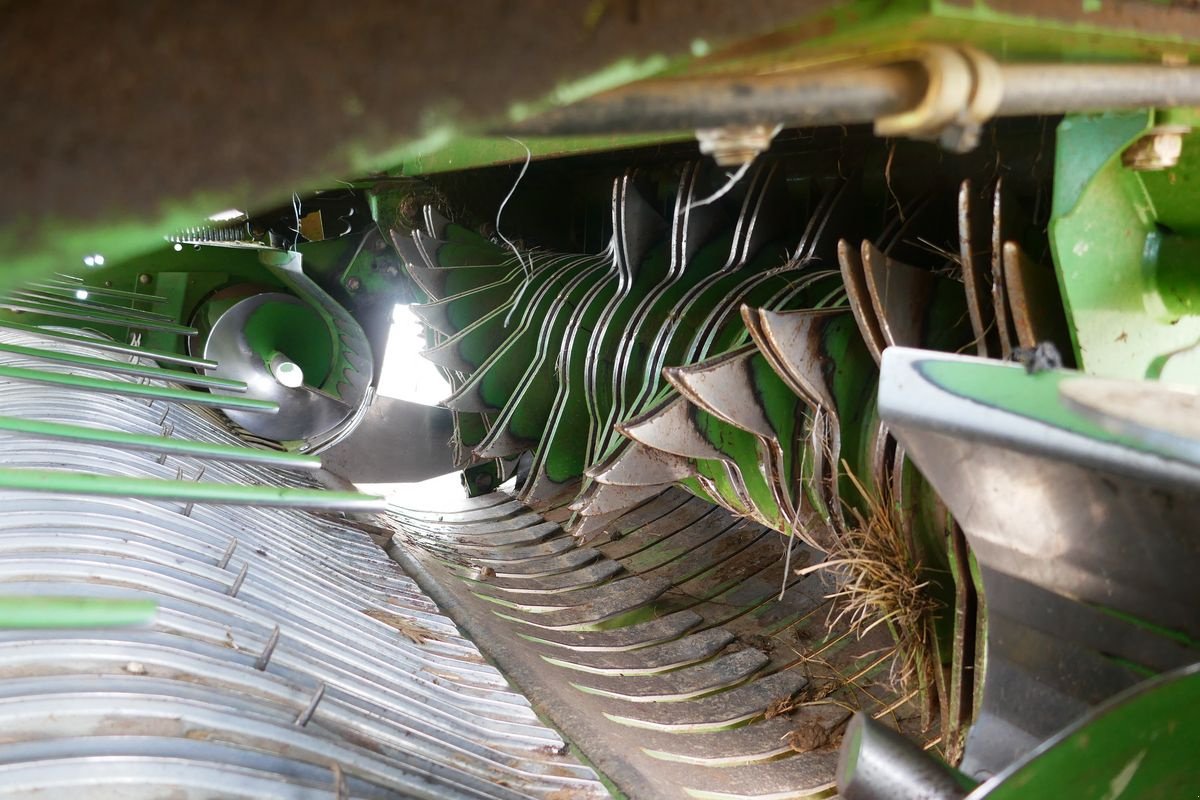 Rundballenpresse типа Krone Comprima   V 150 XC, Gebrauchtmaschine в Villach (Фотография 4)