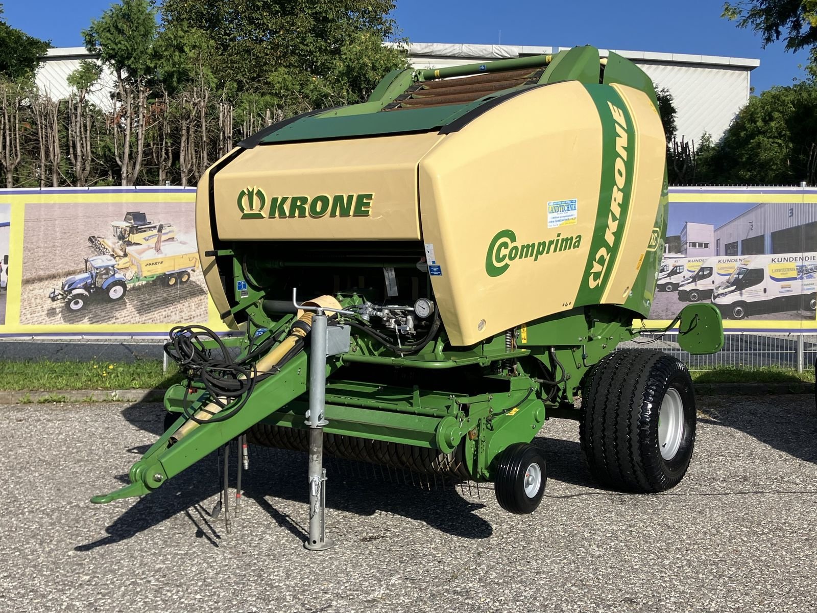 Rundballenpresse of the type Krone Comprima V 150 XC, Gebrauchtmaschine in Villach (Picture 2)