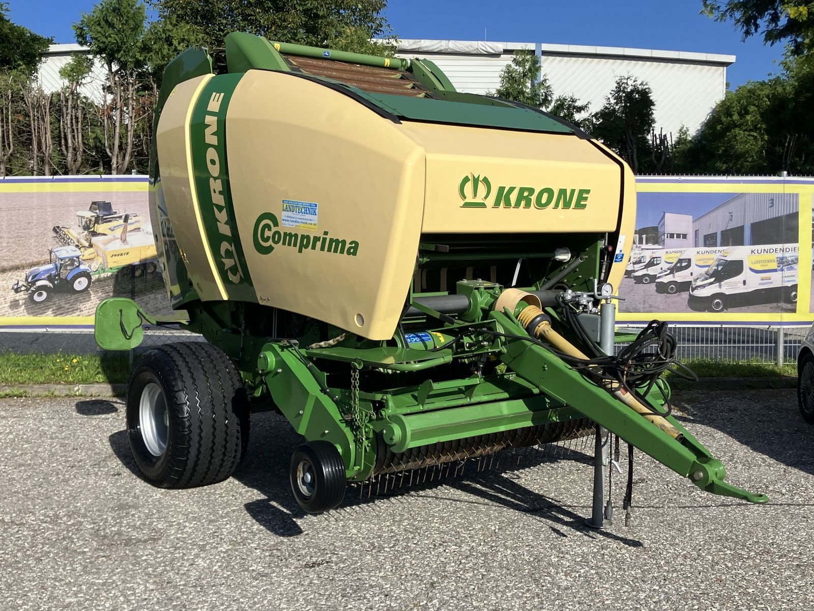 Rundballenpresse of the type Krone Comprima V 150 XC, Gebrauchtmaschine in Villach (Picture 1)
