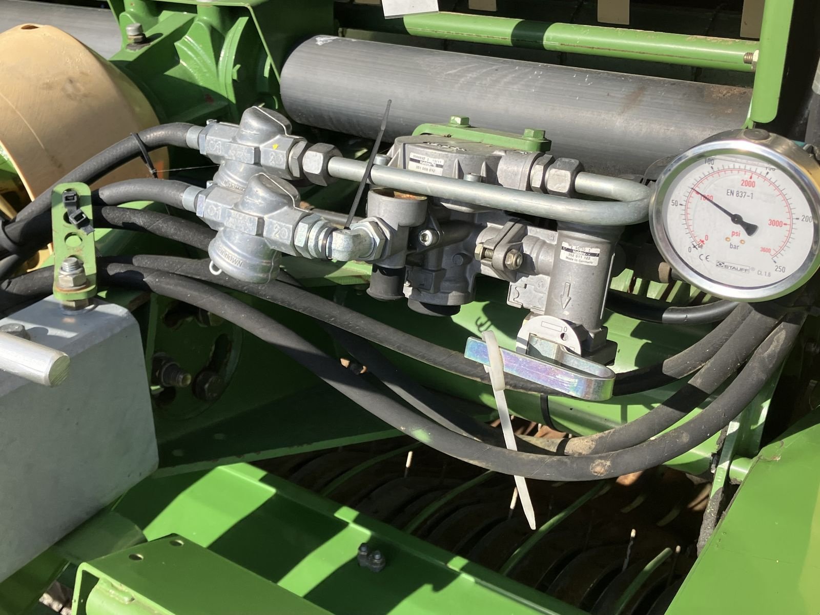 Rundballenpresse of the type Krone Comprima V 150 XC, Gebrauchtmaschine in Villach (Picture 4)