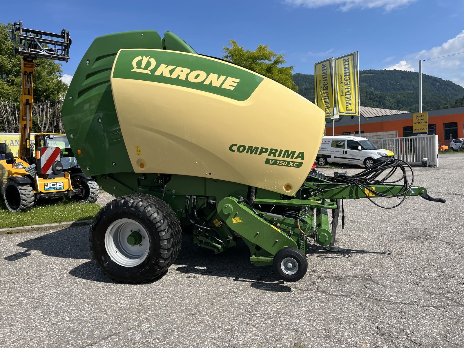 Rundballenpresse типа Krone Comprima   V 150 XC, Gebrauchtmaschine в Villach (Фотография 2)