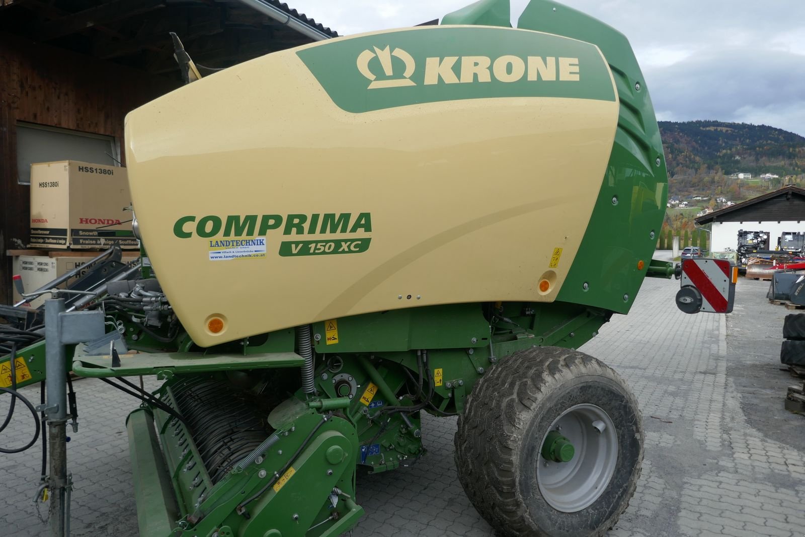 Rundballenpresse типа Krone Comprima V 150 XC, Gebrauchtmaschine в Villach (Фотография 1)