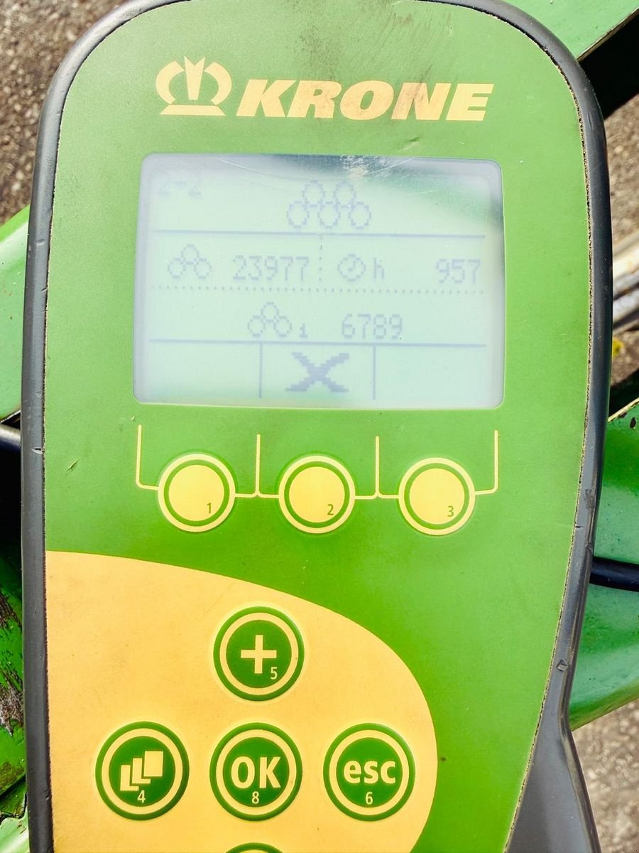Rundballenpresse typu Krone Comprima V 150 XC, Gebrauchtmaschine v Villach (Obrázek 16)