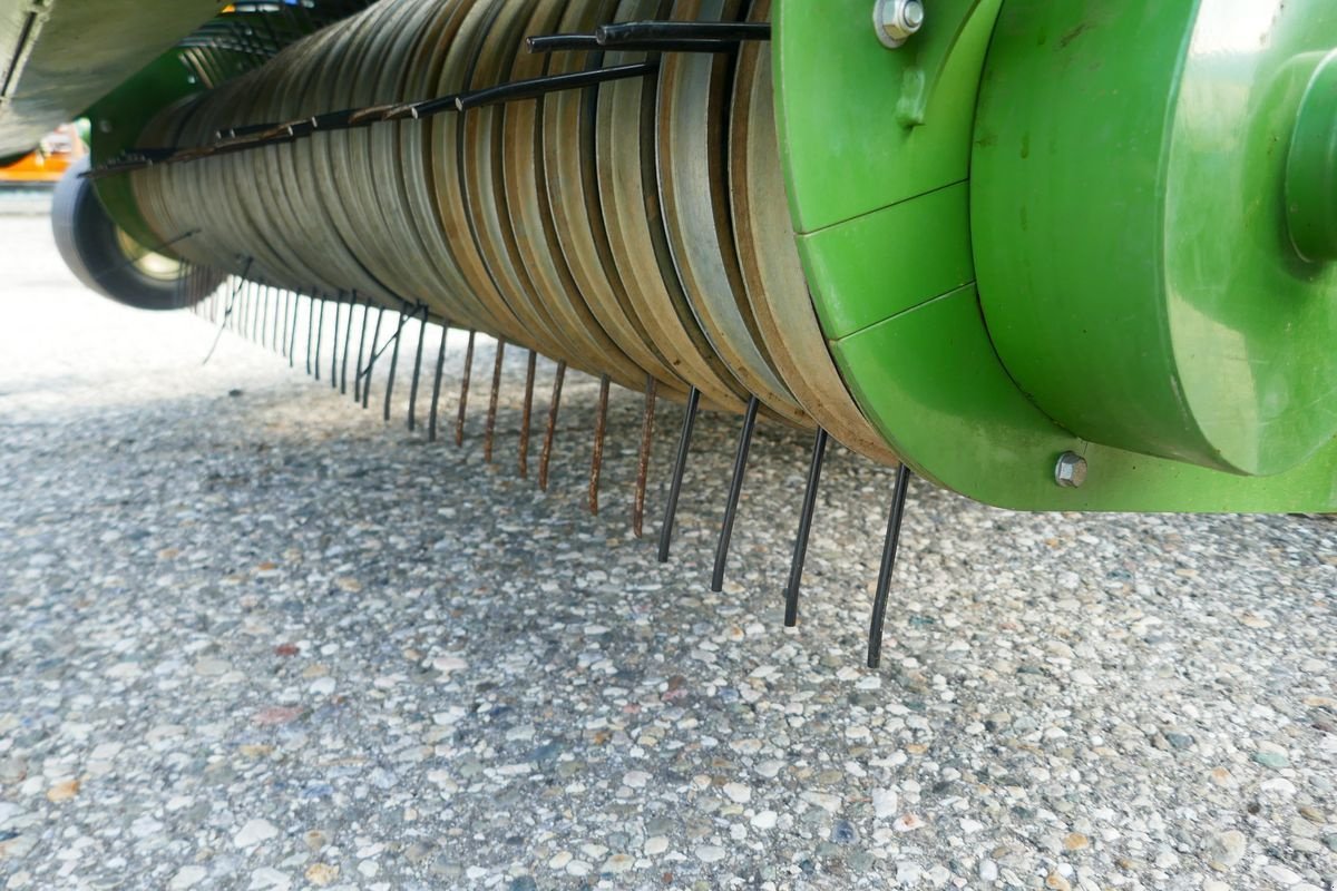 Rundballenpresse tipa Krone Comprima V 150 XC, Gebrauchtmaschine u Villach (Slika 9)