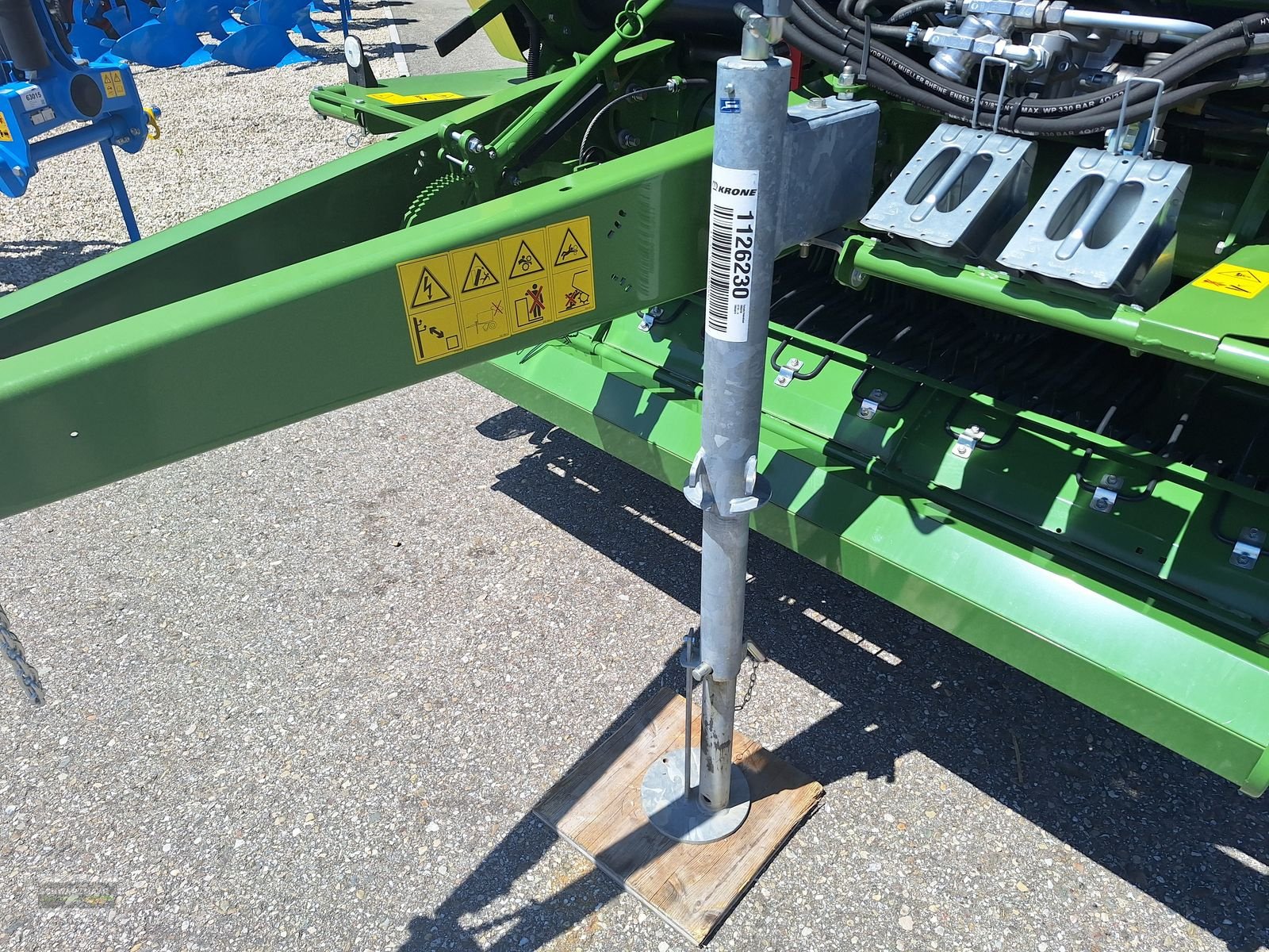 Rundballenpresse des Typs Krone Comprima V 150 XC, Neumaschine in Gampern (Bild 8)