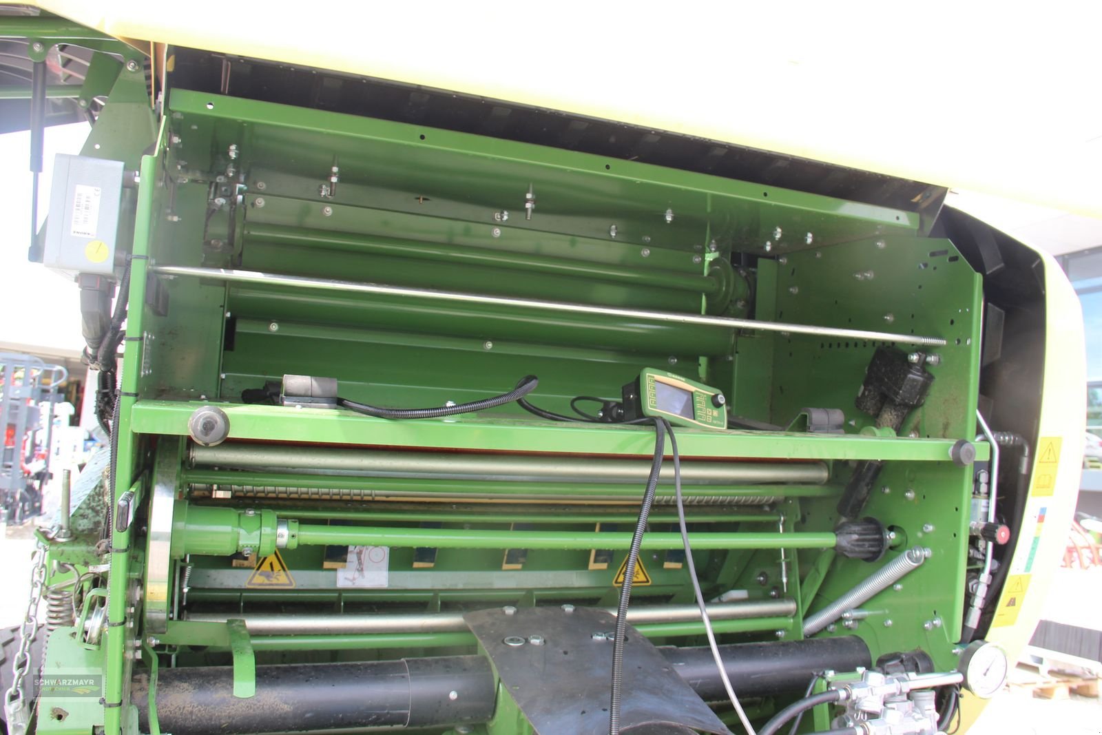 Rundballenpresse des Typs Krone Comprima V 150 XC, Neumaschine in Gampern (Bild 13)