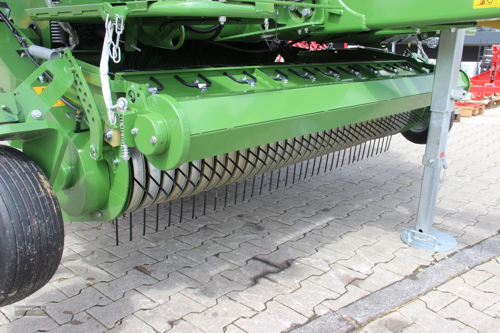 Rundballenpresse des Typs Krone Comprima V 150 XC, Neumaschine in Gampern (Bild 9)