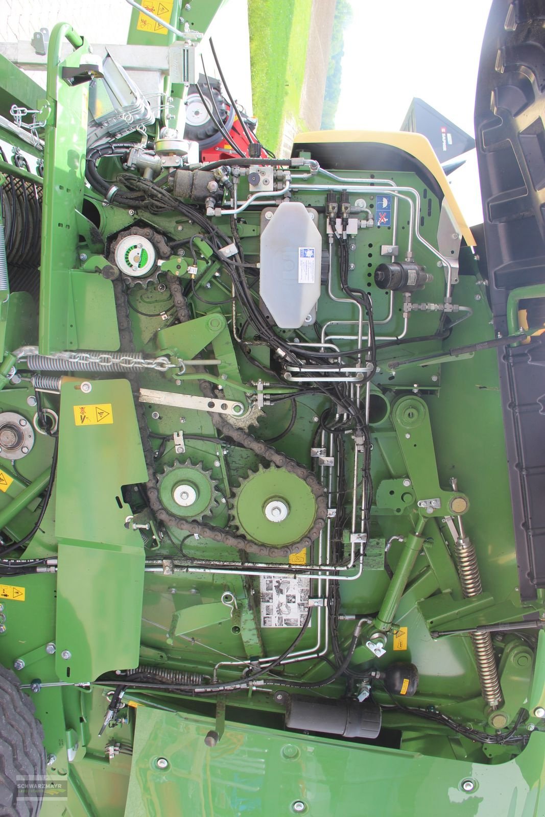 Rundballenpresse des Typs Krone Comprima V 150 XC, Neumaschine in Gampern (Bild 16)