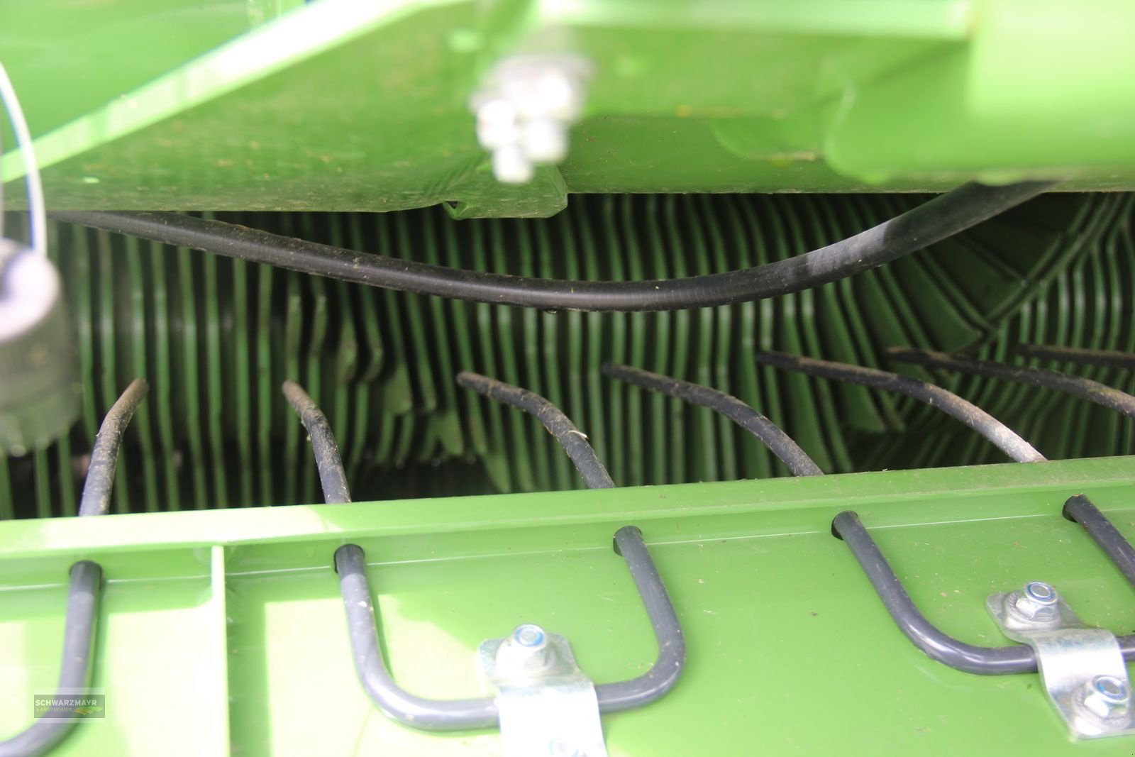 Rundballenpresse des Typs Krone Comprima V 150 XC, Neumaschine in Gampern (Bild 10)