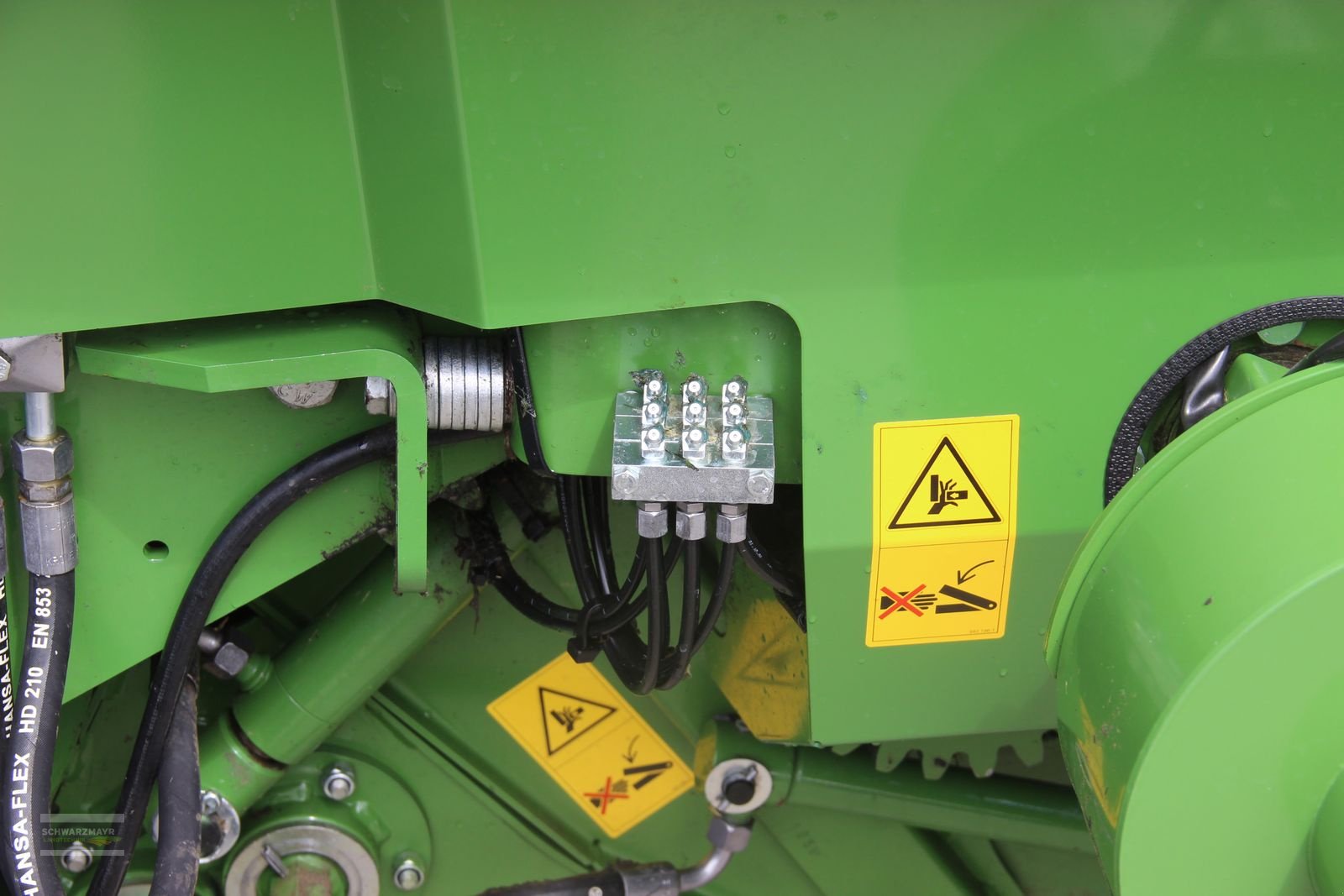 Rundballenpresse des Typs Krone Comprima V 150 XC, Neumaschine in Gampern (Bild 5)