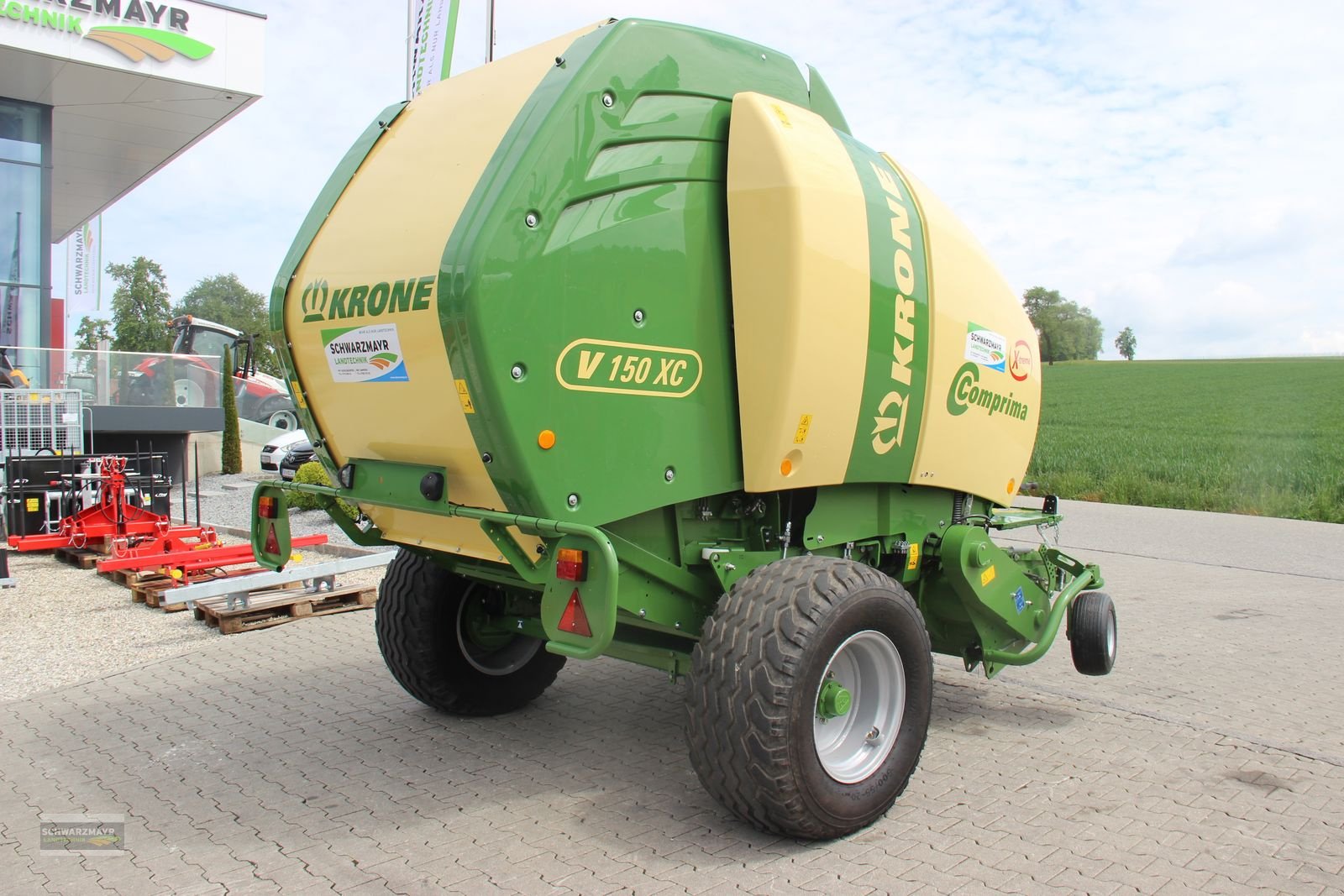 Rundballenpresse des Typs Krone Comprima V 150 XC, Neumaschine in Gampern (Bild 4)