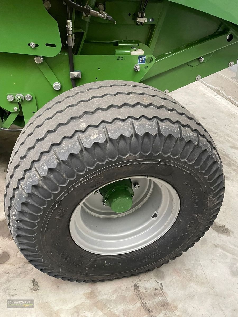 Rundballenpresse des Typs Krone Comprima V 1500 XC 17 Messer, Gebrauchtmaschine in Aurolzmünster (Bild 4)