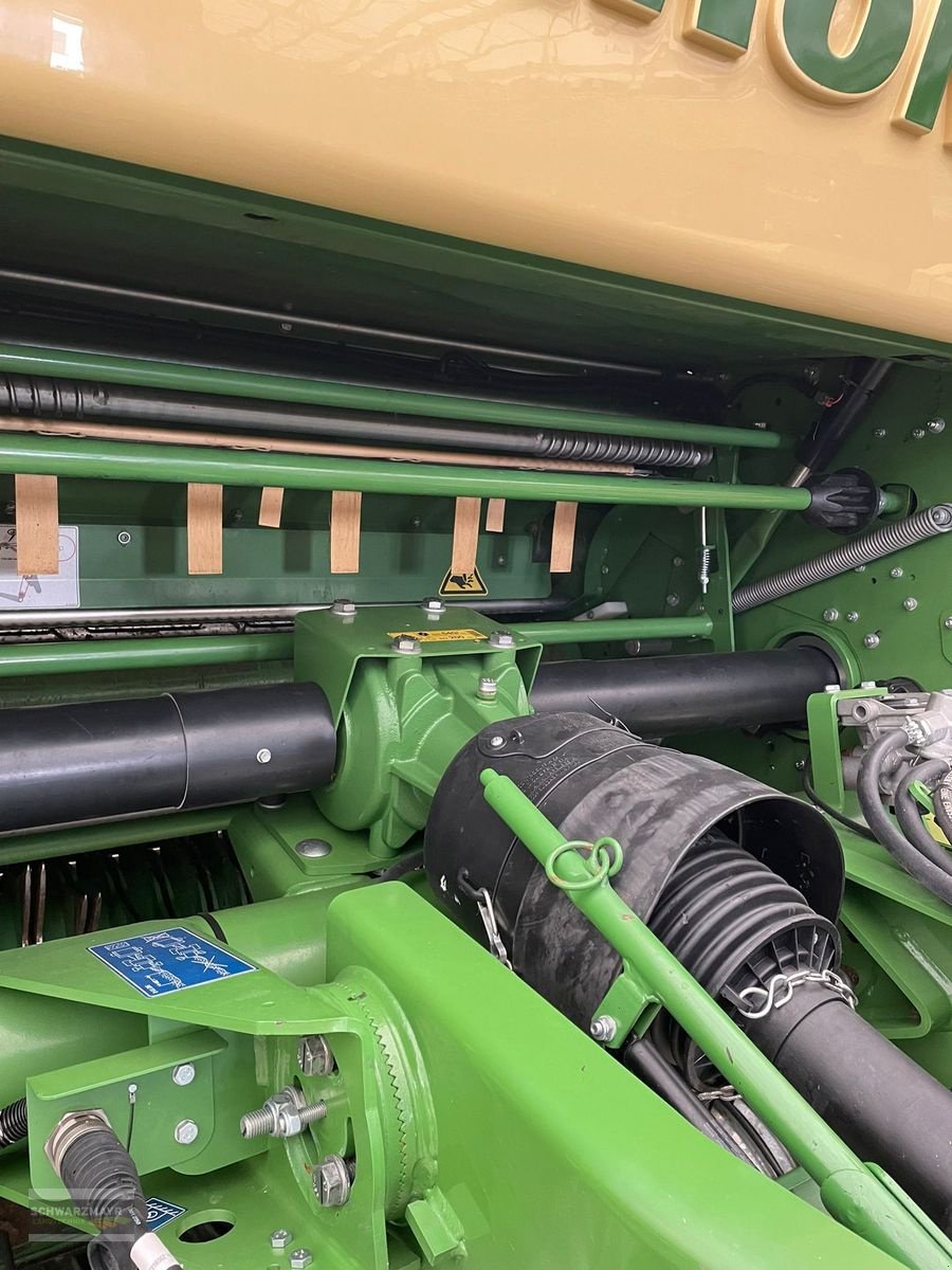 Rundballenpresse des Typs Krone Comprima V 1500 XC 17 Messer, Gebrauchtmaschine in Aurolzmünster (Bild 6)