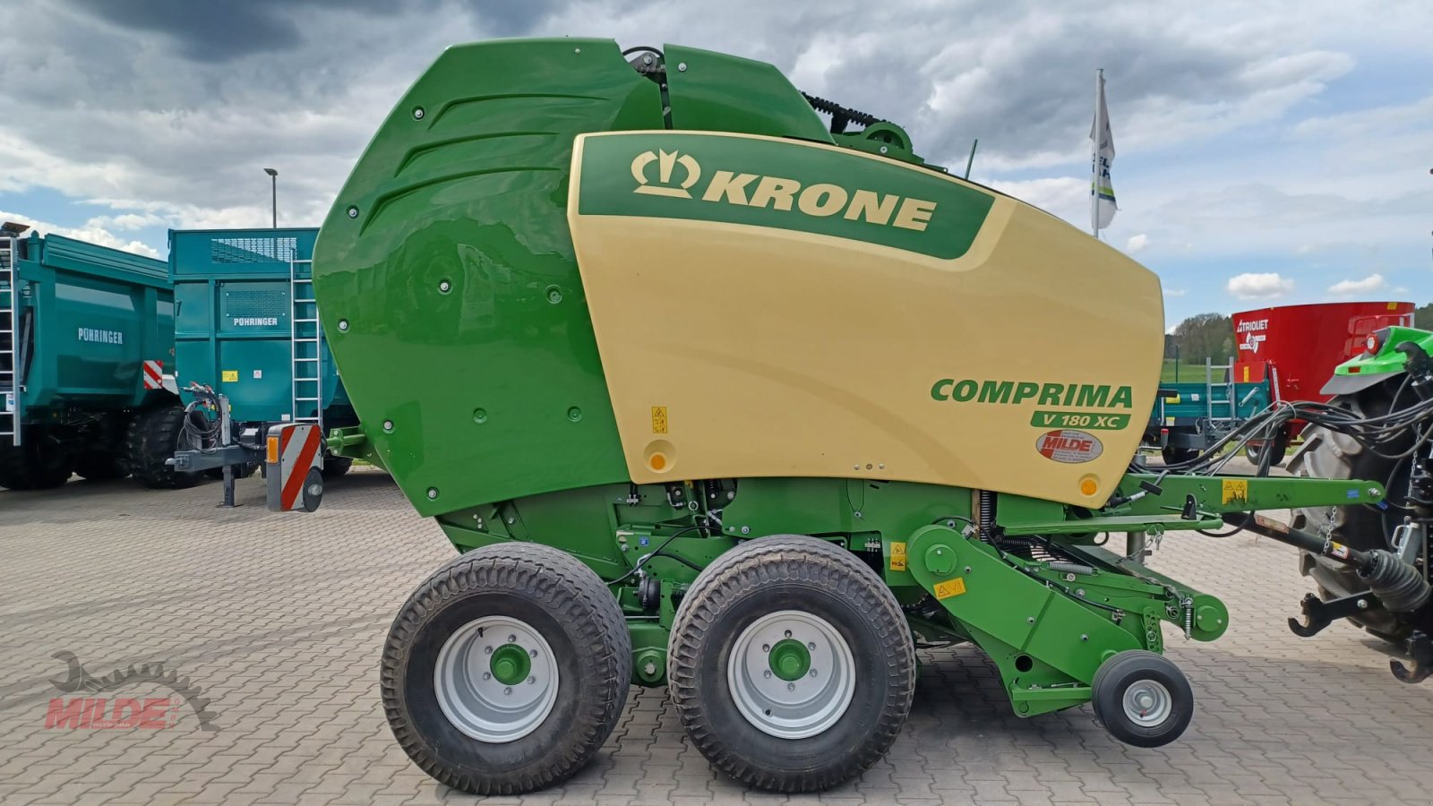 Rundballenpresse tip Krone Comprima V 180 XC, Gebrauchtmaschine in Creußen (Poză 1)