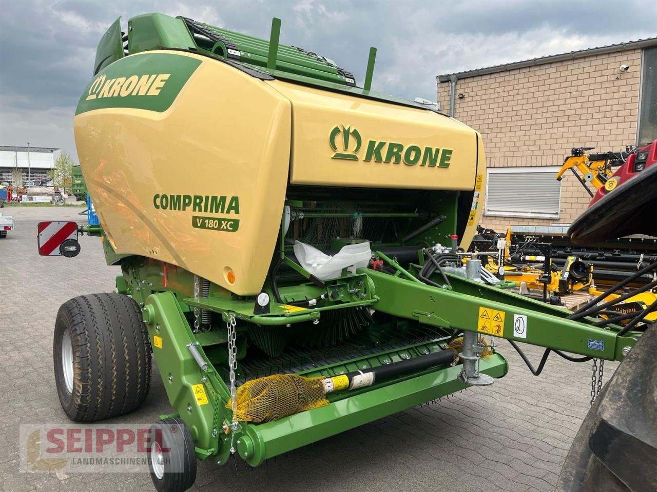 Rundballenpresse des Typs Krone COMPRIMA V 180 XC, Neumaschine in Groß-Umstadt (Bild 3)