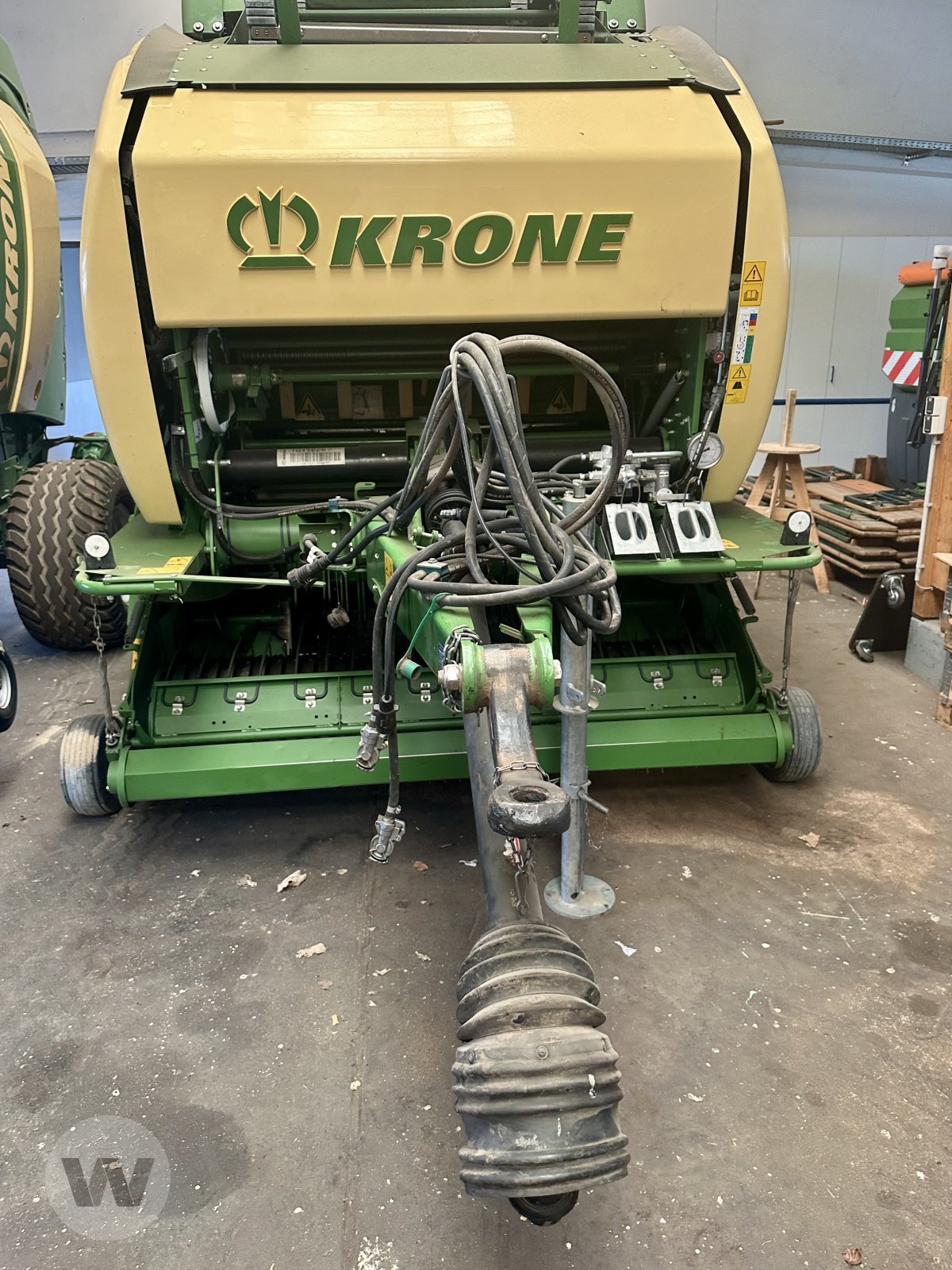 Rundballenpresse des Typs Krone Comprima V 180 XC, Gebrauchtmaschine in Husum (Bild 4)