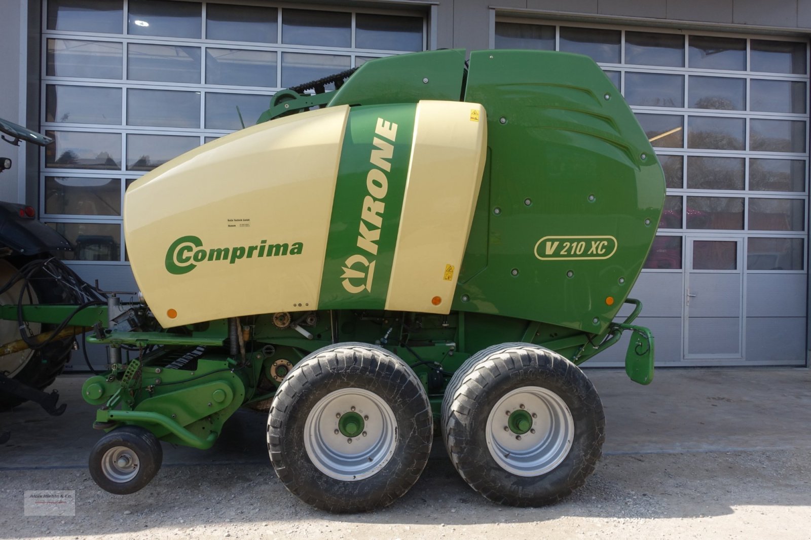 Rundballenpresse typu Krone Comprima V 210 XC, Gebrauchtmaschine v Tapfheim (Obrázek 1)