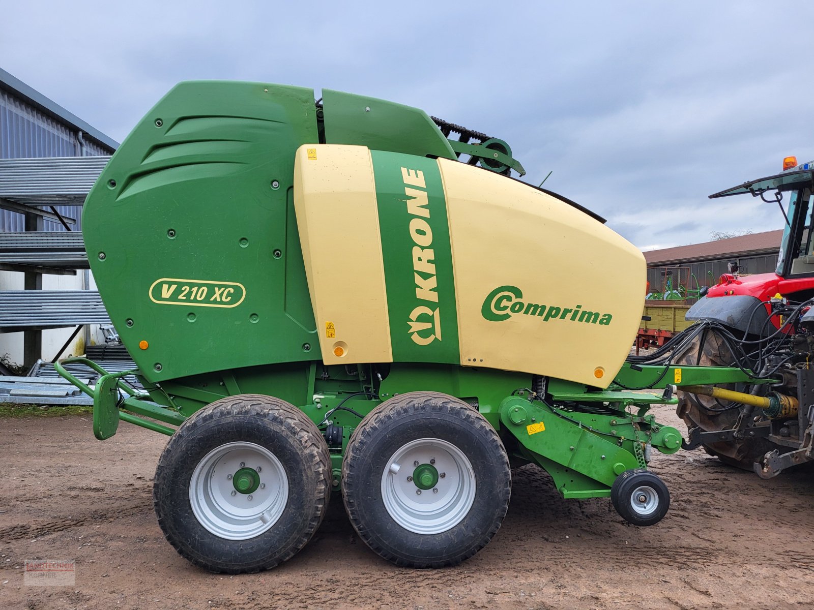 Rundballenpresse типа Krone Comprima V 210 XC, Gebrauchtmaschine в Kirkel-Altstadt (Фотография 2)