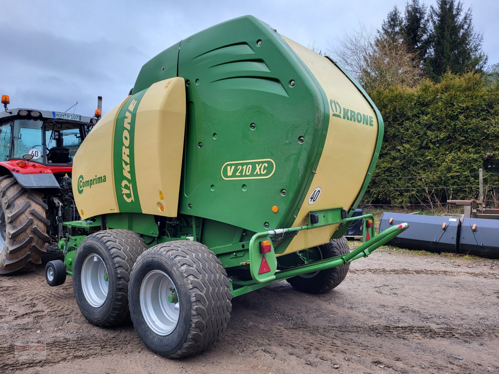 Rundballenpresse типа Krone Comprima V 210 XC, Gebrauchtmaschine в Kirkel-Altstadt (Фотография 5)