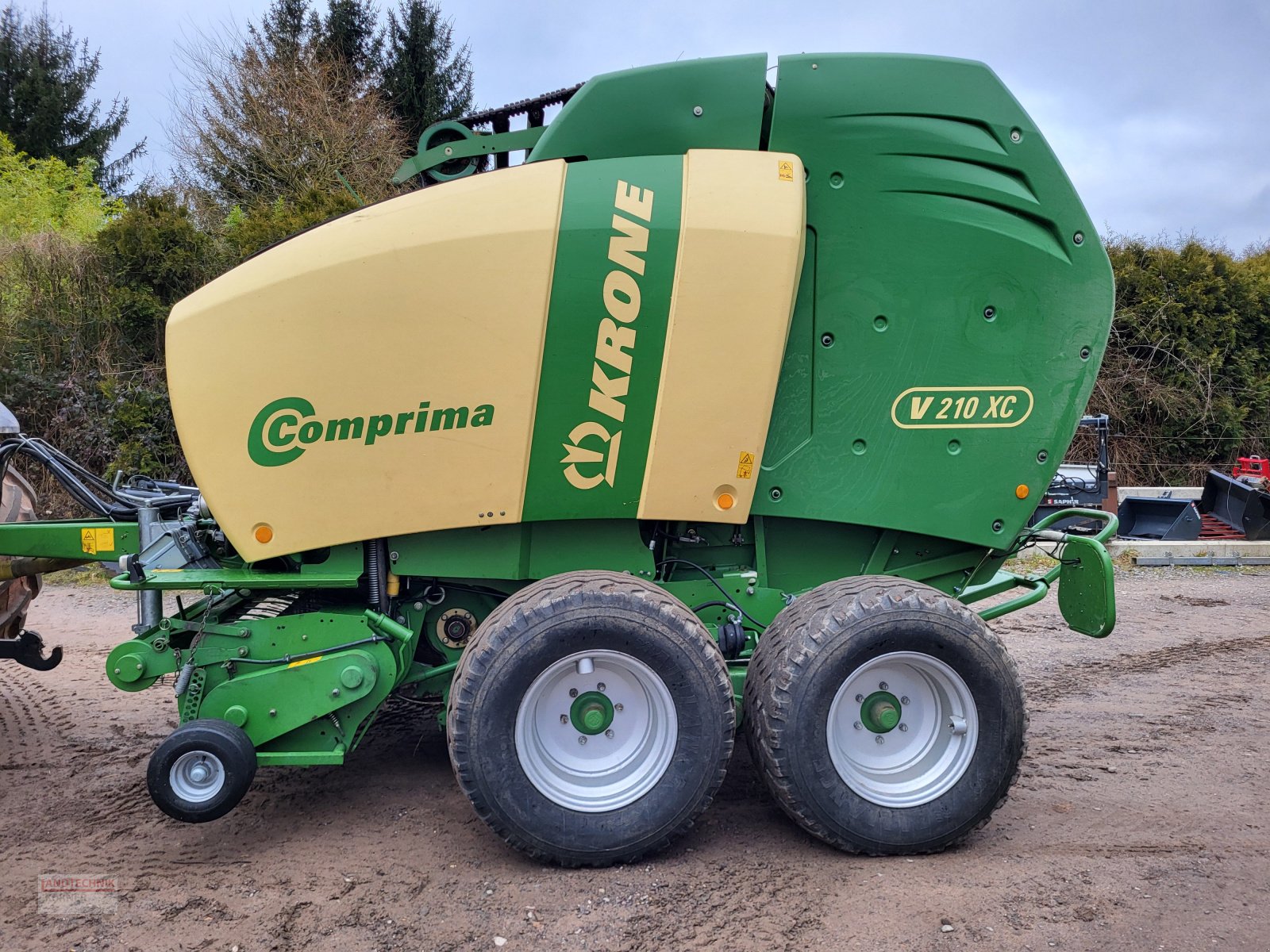 Rundballenpresse типа Krone Comprima V 210 XC, Gebrauchtmaschine в Kirkel-Altstadt (Фотография 7)