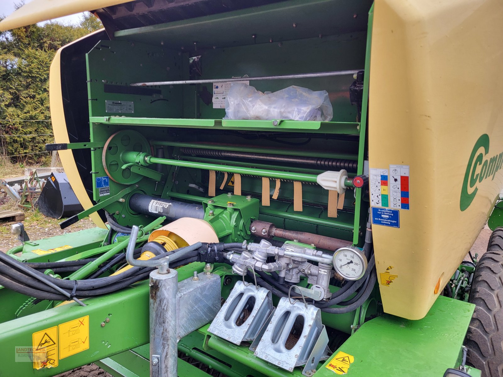 Rundballenpresse типа Krone Comprima V 210 XC, Gebrauchtmaschine в Kirkel-Altstadt (Фотография 10)