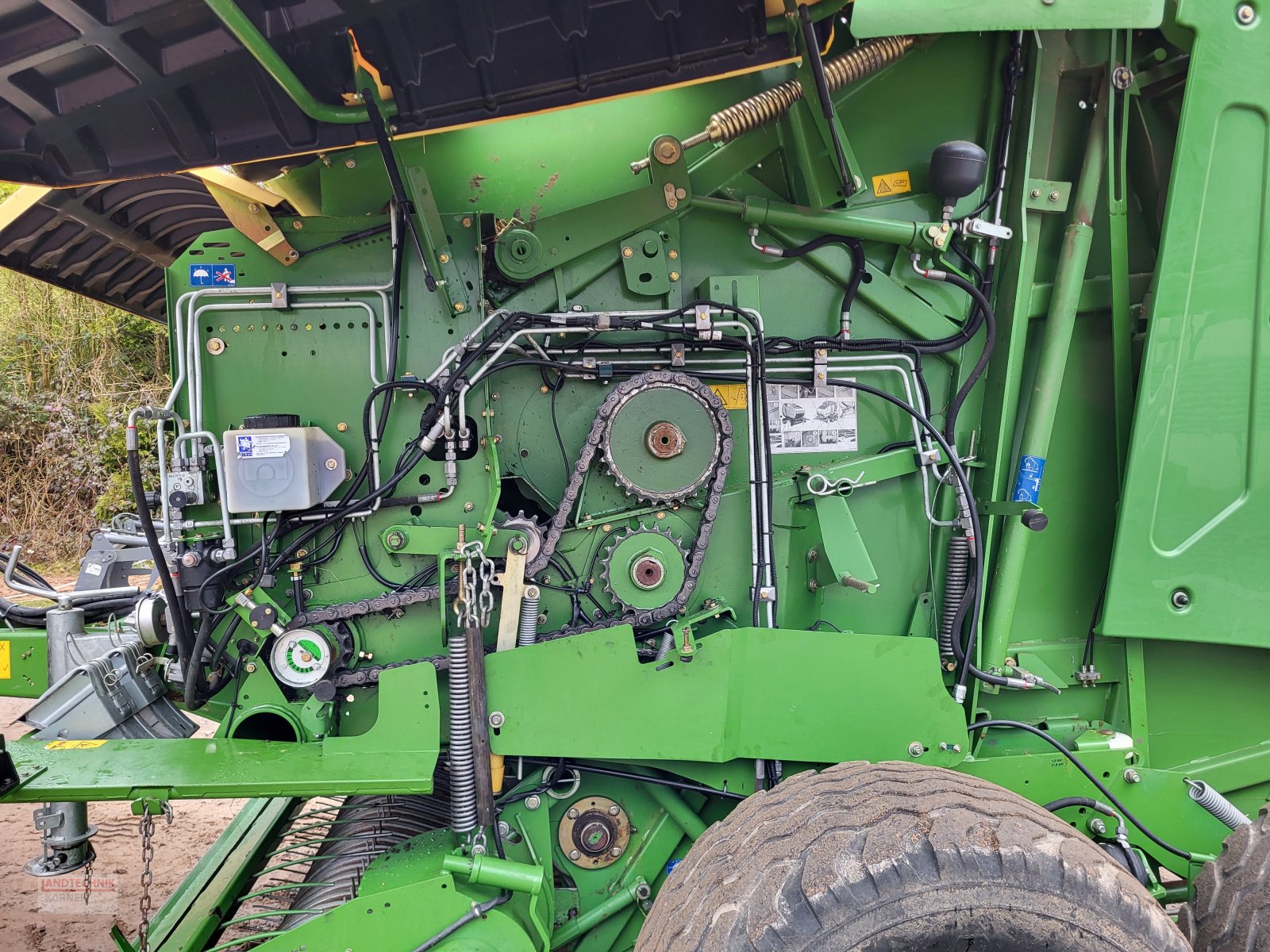 Rundballenpresse типа Krone Comprima V 210 XC, Gebrauchtmaschine в Kirkel-Altstadt (Фотография 15)