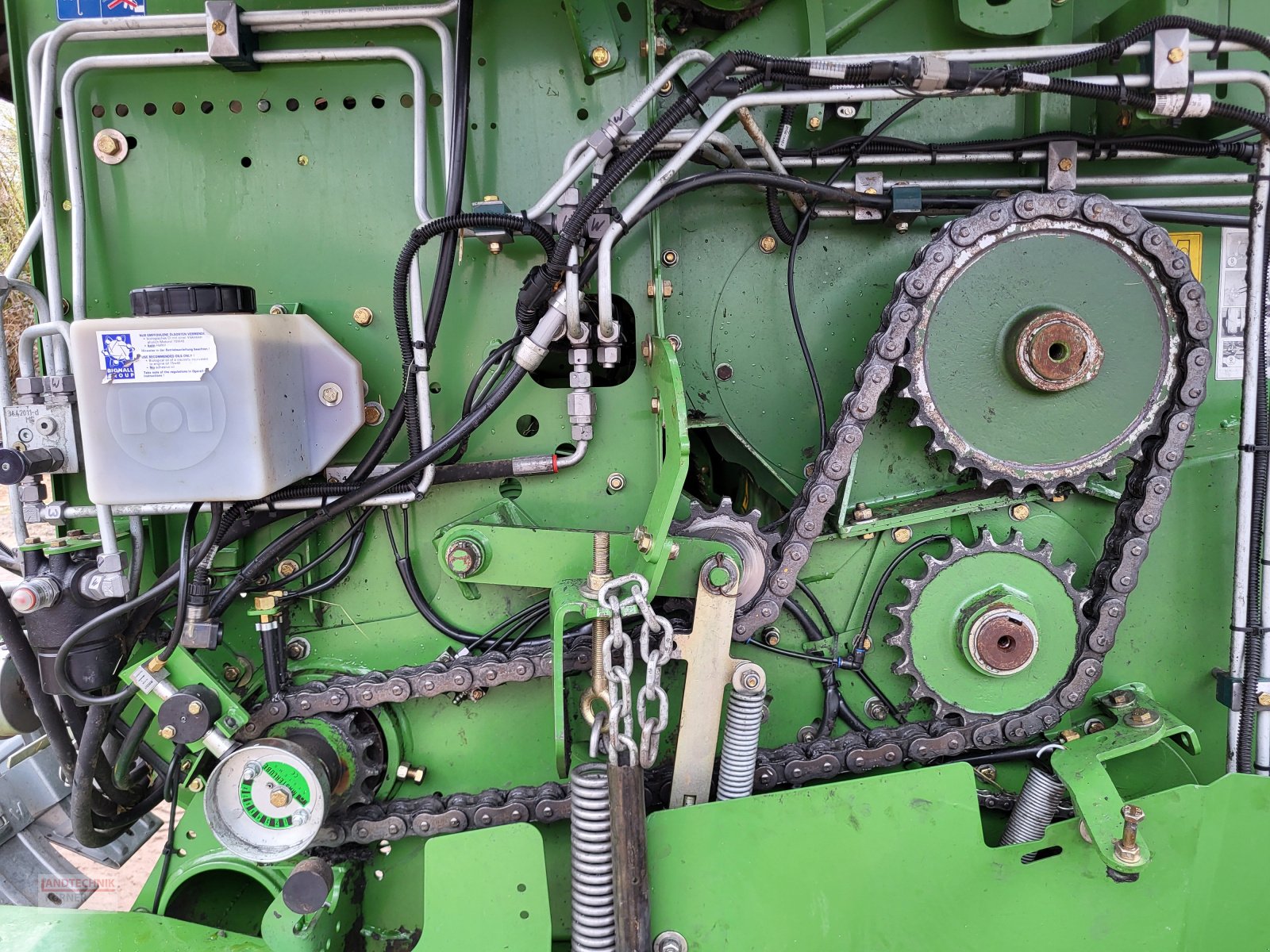 Rundballenpresse типа Krone Comprima V 210 XC, Gebrauchtmaschine в Kirkel-Altstadt (Фотография 16)