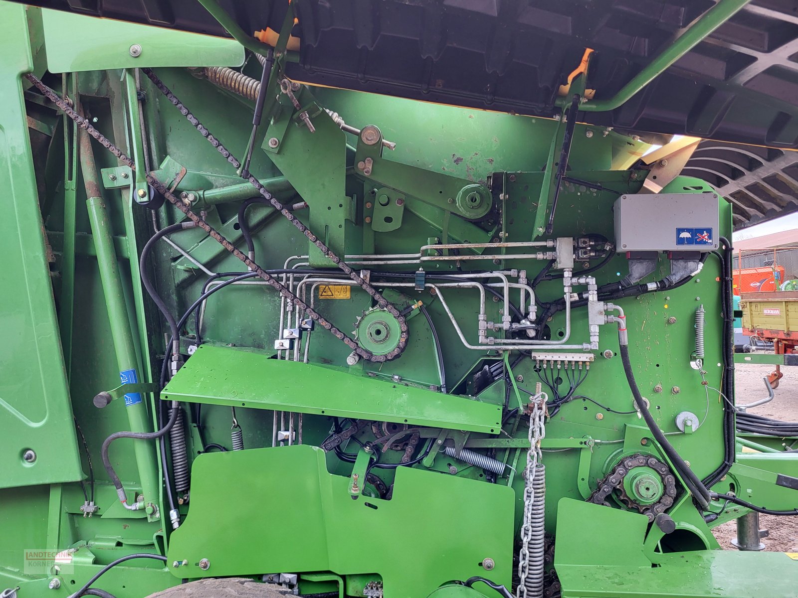 Rundballenpresse типа Krone Comprima V 210 XC, Gebrauchtmaschine в Kirkel-Altstadt (Фотография 17)