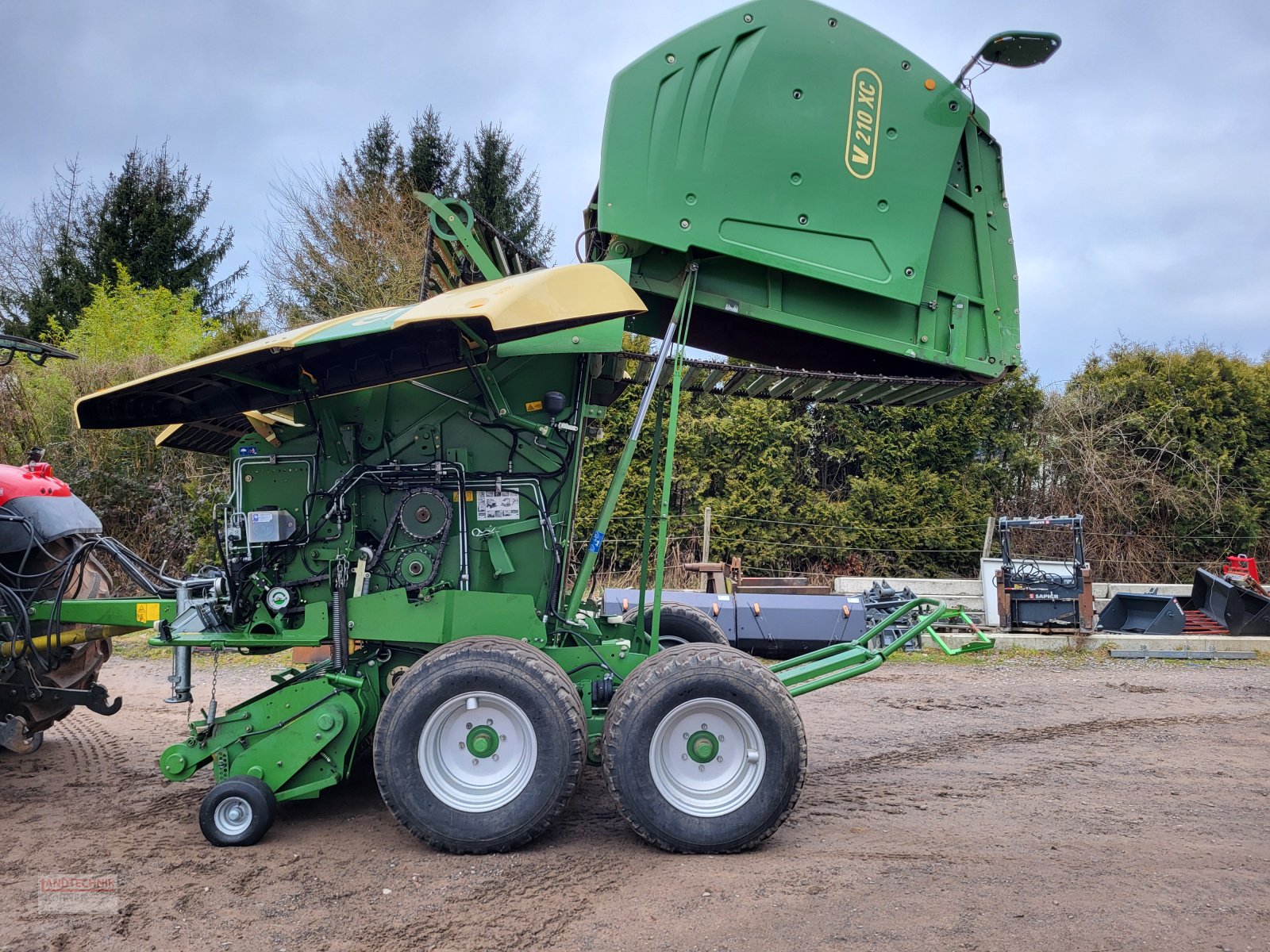 Rundballenpresse типа Krone Comprima V 210 XC, Gebrauchtmaschine в Kirkel-Altstadt (Фотография 20)