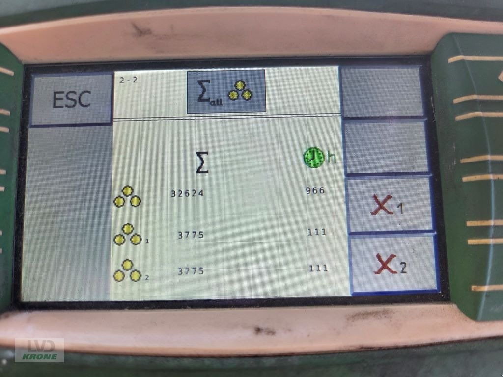 Rundballenpresse типа Krone Comprima V180 XC, Gebrauchtmaschine в Barsinghausen OT Groß Munzel (Фотография 7)