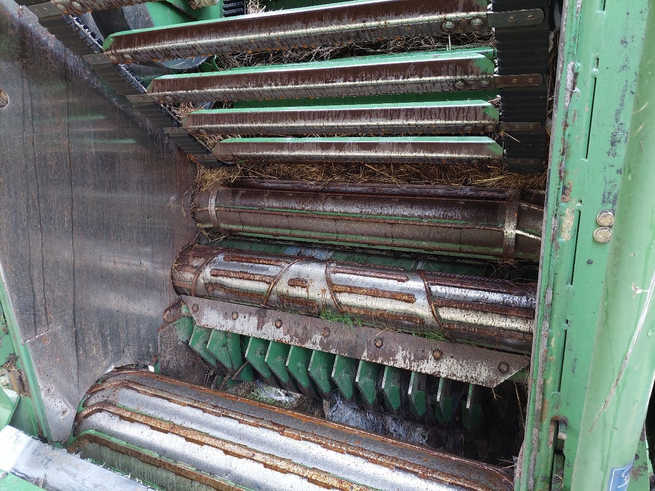 Rundballenpresse des Typs Krone Comprima V180, Gebrauchtmaschine in SAINT LOUP (Bild 9)