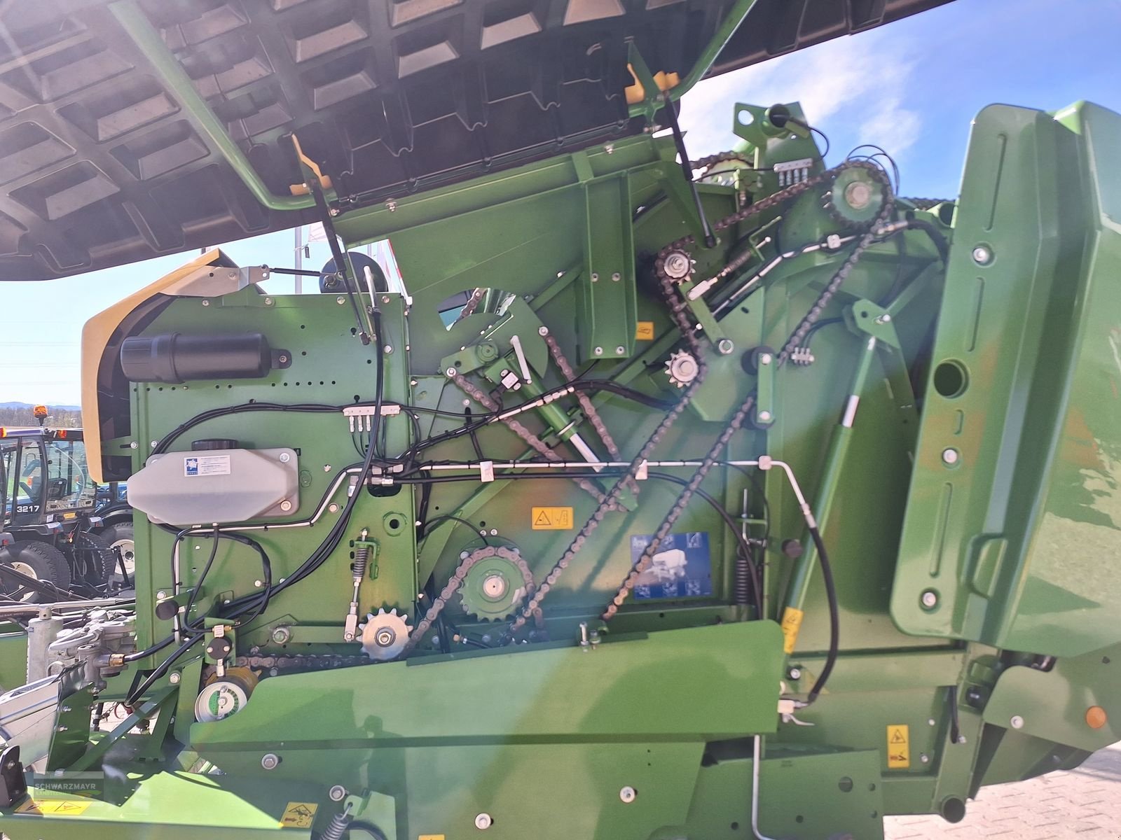 Rundballenpresse des Typs Krone Fortima V 1500 MC, Neumaschine in Aurolzmünster (Bild 14)