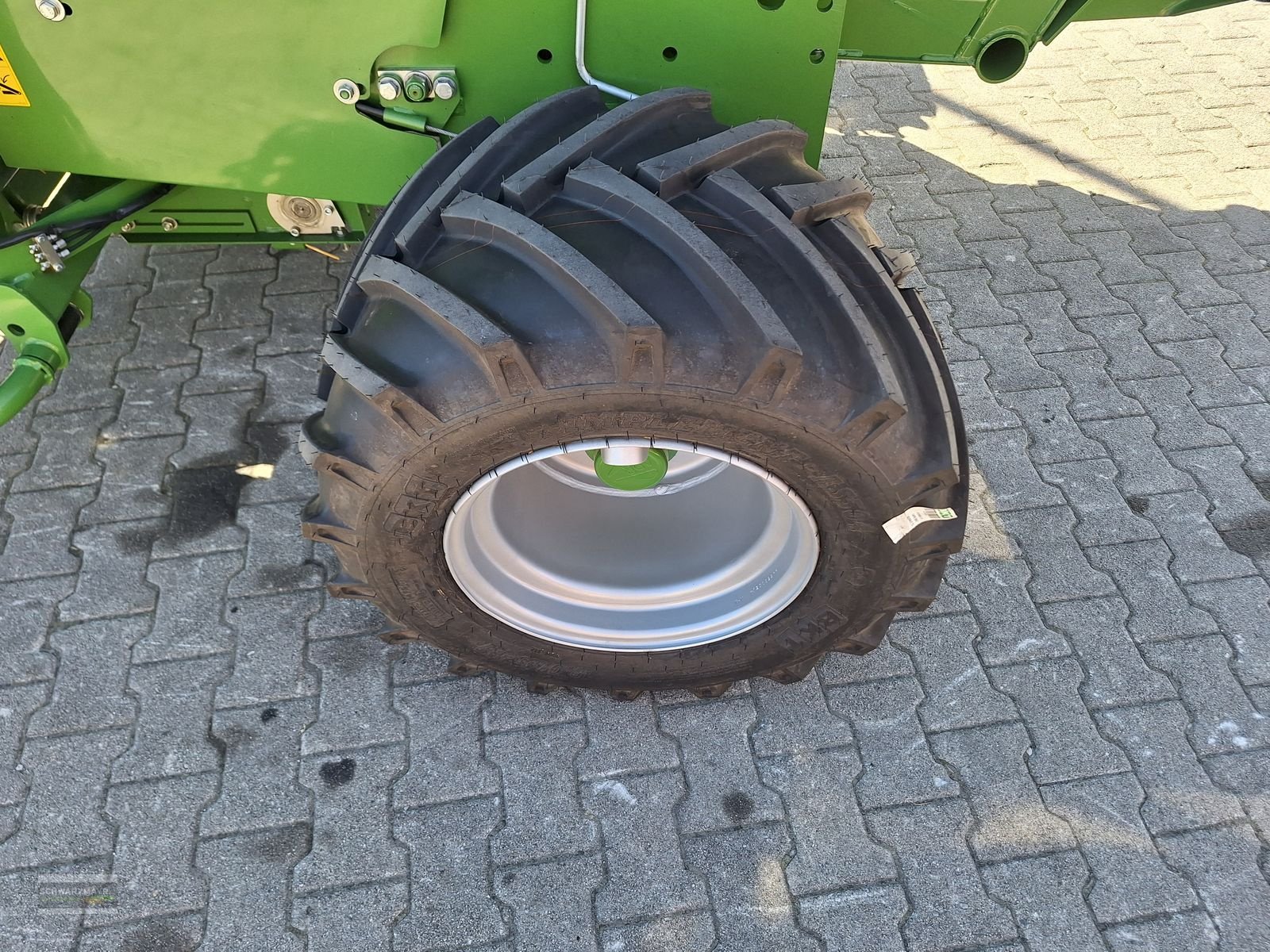 Rundballenpresse des Typs Krone Fortima V 1500 MC, Neumaschine in Aurolzmünster (Bild 11)