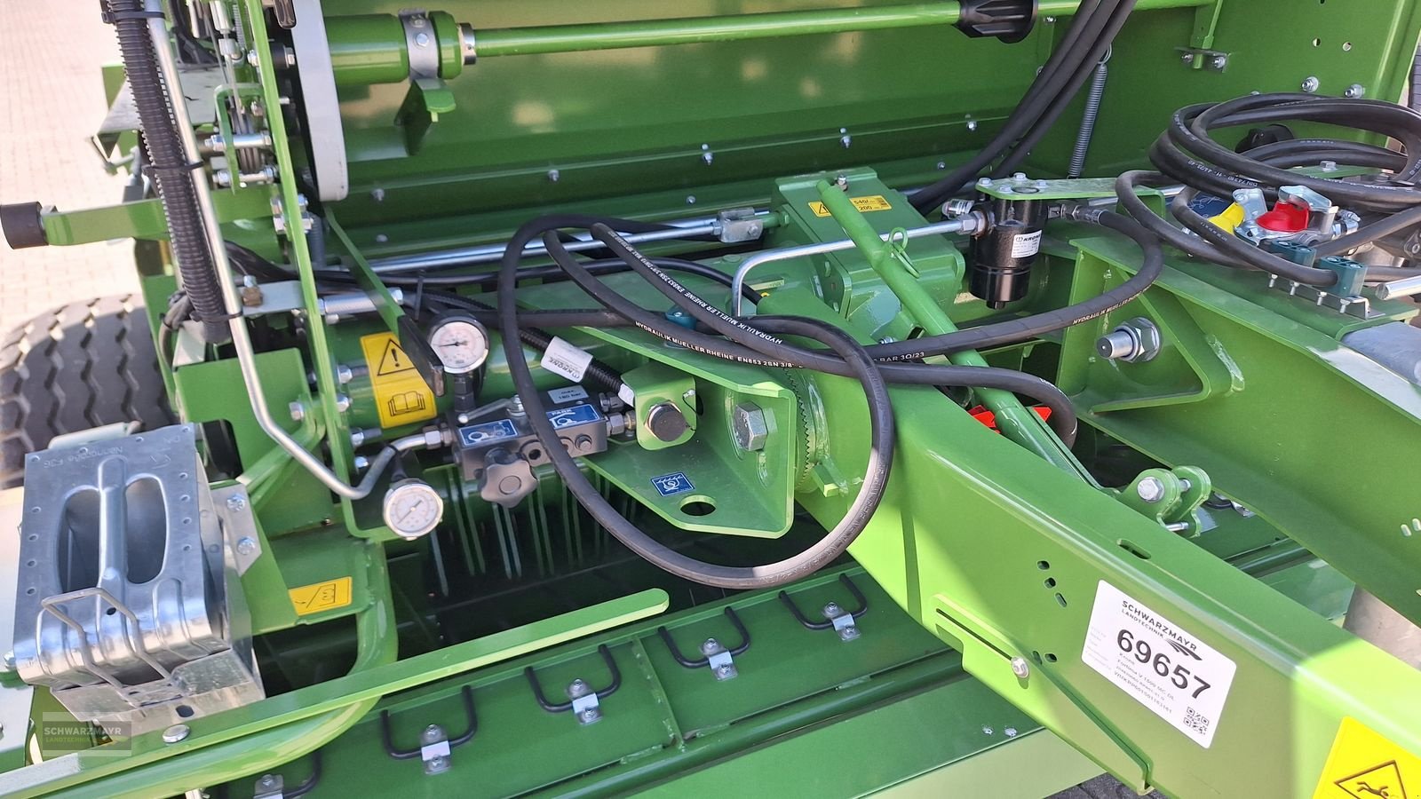 Rundballenpresse des Typs Krone Fortima V 1500 MC, Neumaschine in Aurolzmünster (Bild 16)