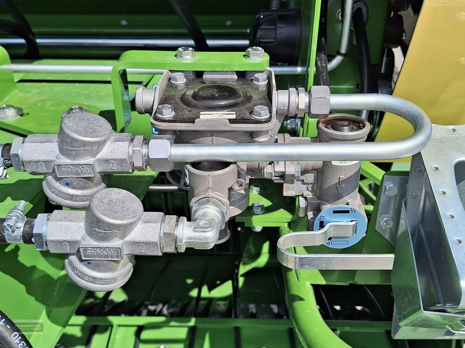 Rundballenpresse типа Krone Fortima V 1500 MC, Neumaschine в Aurolzmünster (Фотография 13)