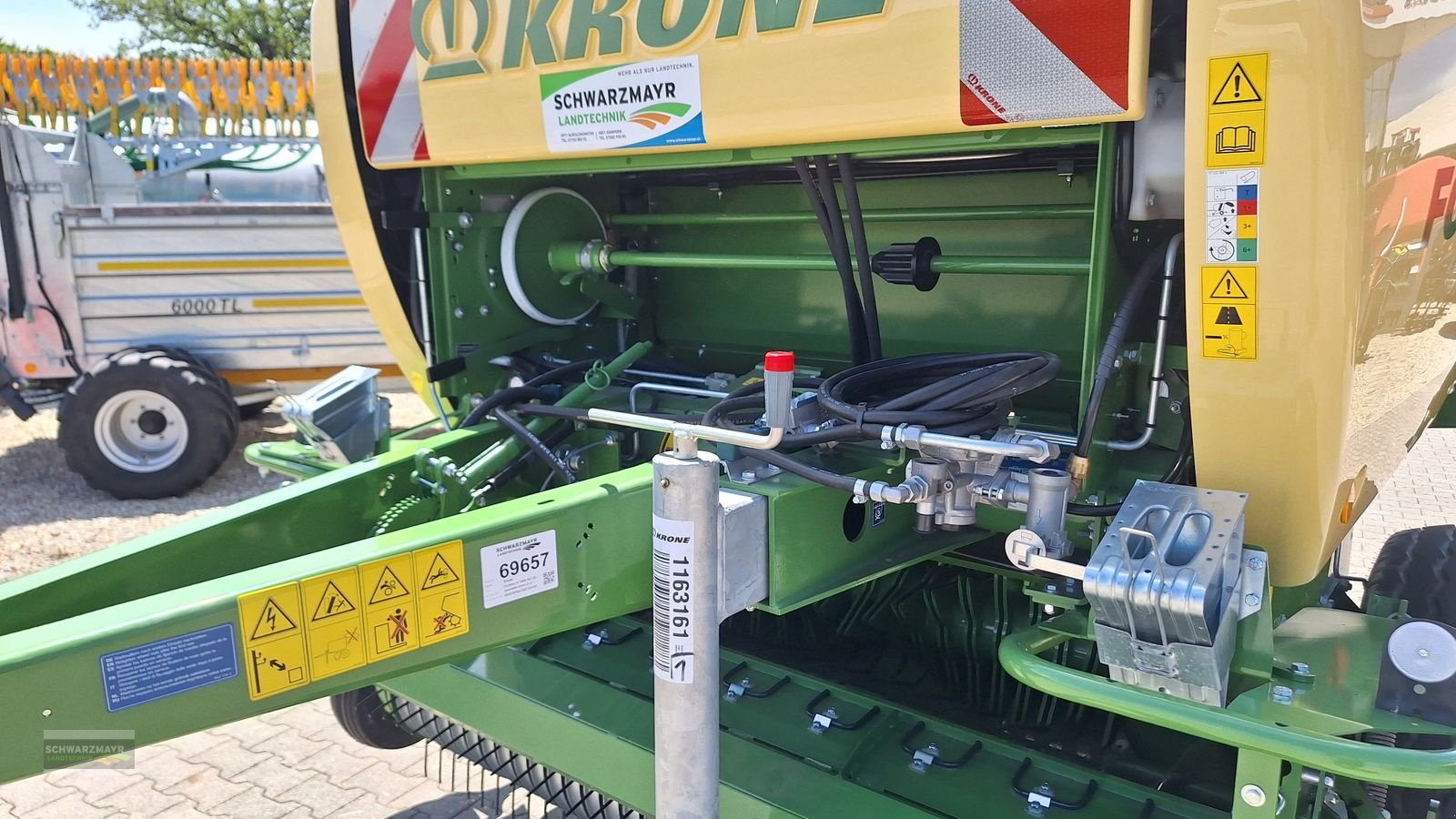 Rundballenpresse des Typs Krone Fortima V 1500 MC, Neumaschine in Gampern (Bild 11)