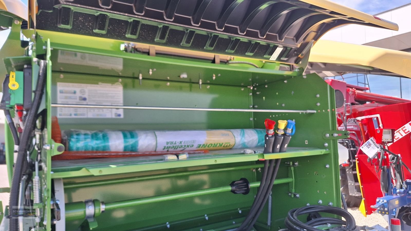 Rundballenpresse des Typs Krone Fortima V 1500 MC, Neumaschine in Gampern (Bild 15)