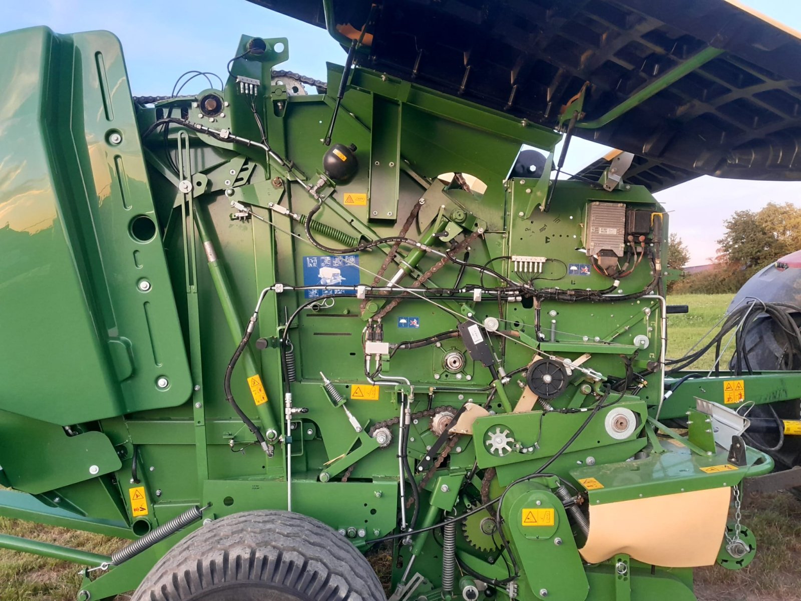 Rundballenpresse des Typs Krone Fortima V 1500 MC, Gebrauchtmaschine in Berngau (Bild 2)